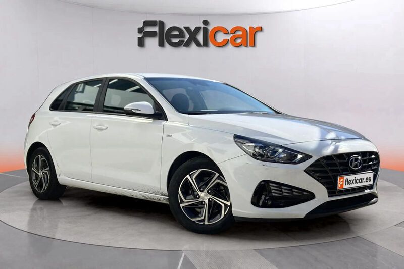 Blanco Usado 2022 Hyundai i30 Berlina | 13.990 € (Precio justo) - Imagen 1/4