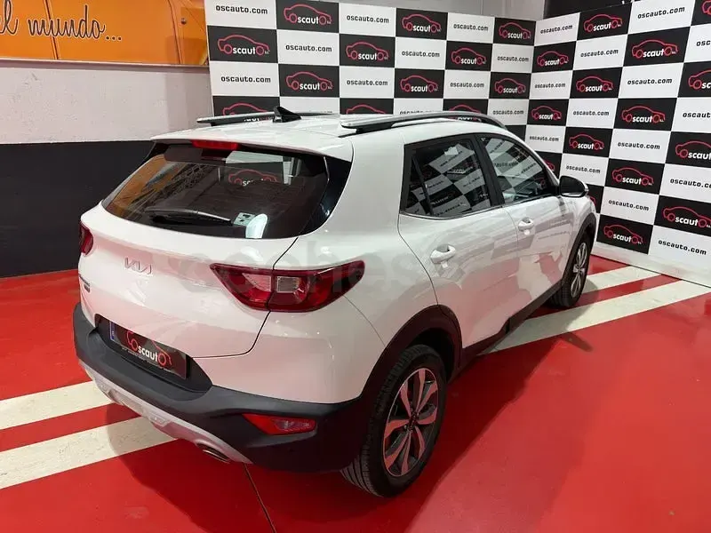 Usado Kia Stonic Plus 100 CV (73 kW) 2022 Blanco SUV