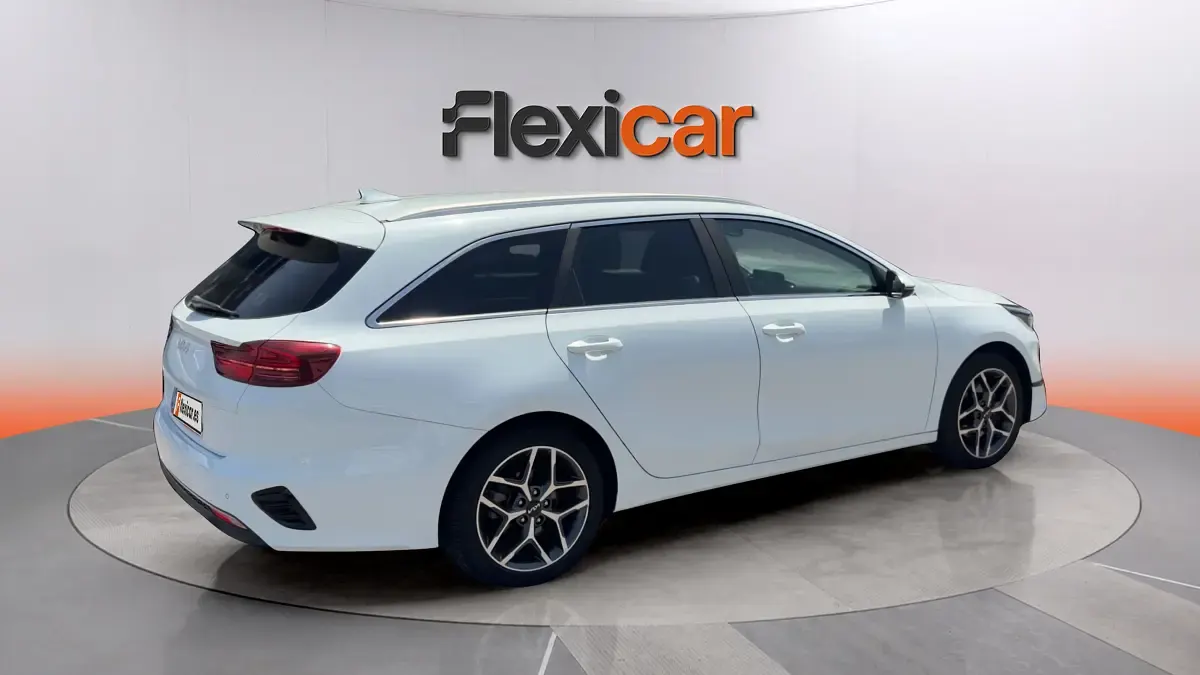 Usado Kia Ceed 120 CV (88 kW) 2022 Blanco Utilitario