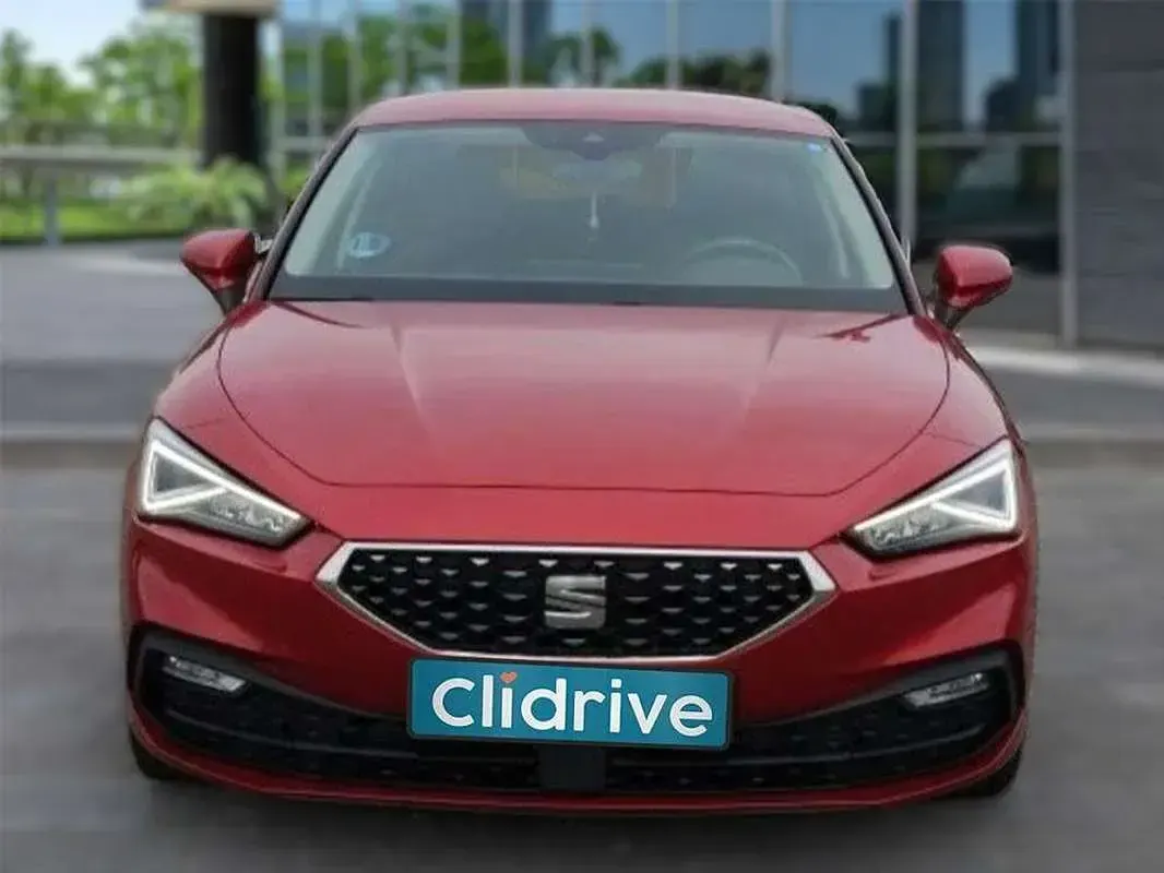 Używany Seat Leon XCELLENCE 150 KM (110 kW) 2021 Czerwony Hatchback