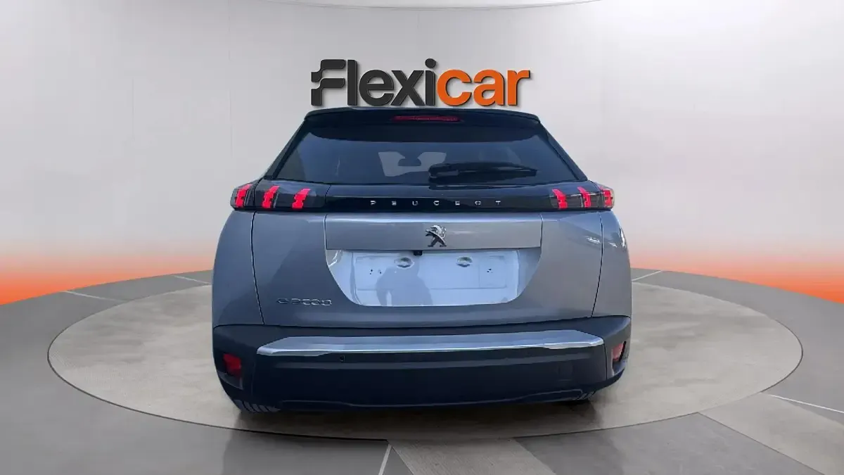 Usado Peugeot e-2008 Allure 100 kW (136 CV) 2022 Gris SUV