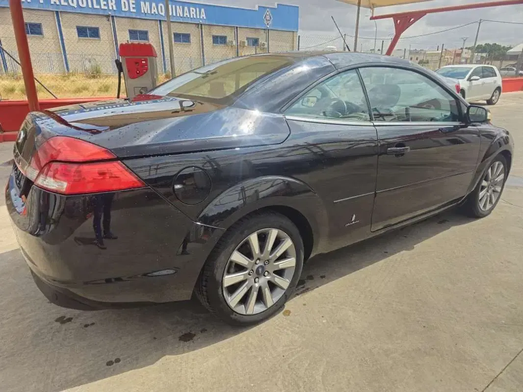 Usado Ford Focus Cabriolet Titanium 136 CV (100 kW) 2009 Negro Descapotable
