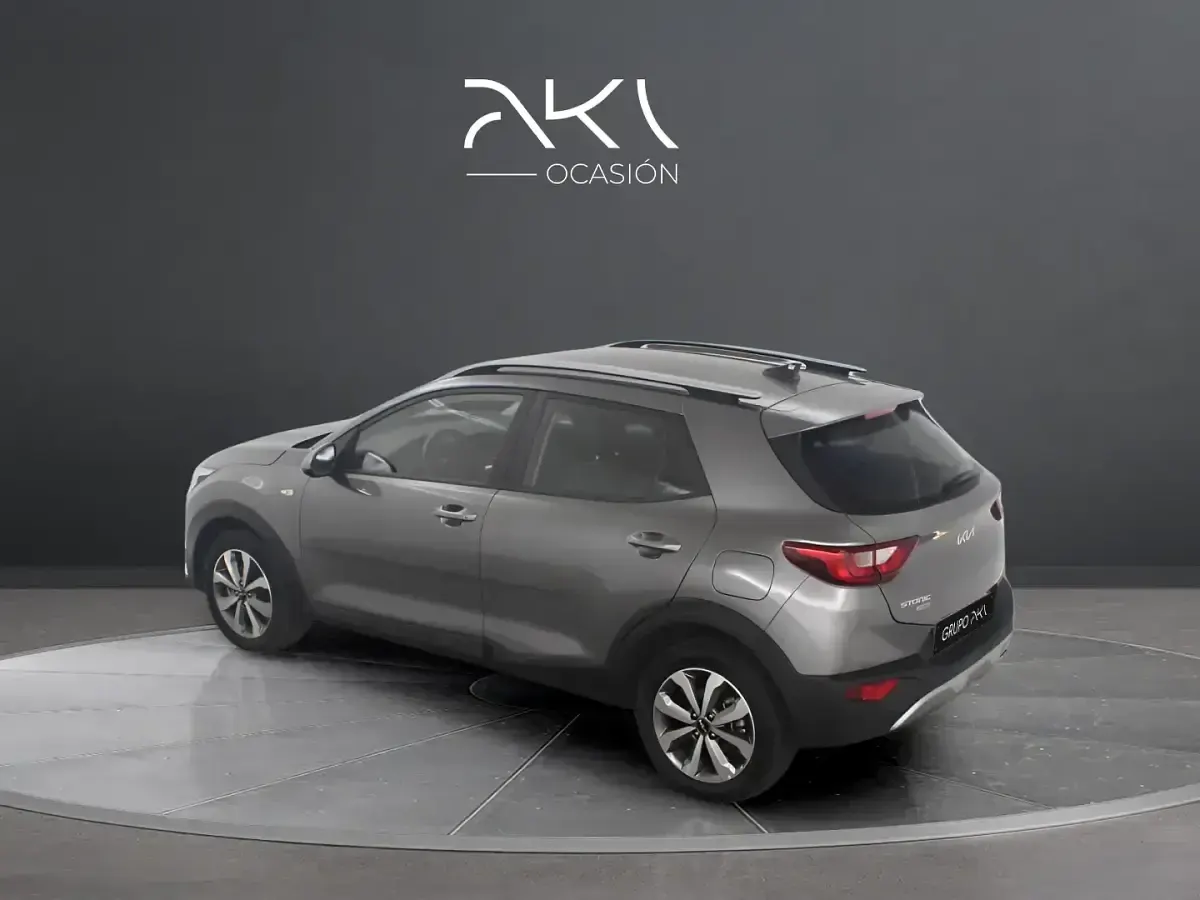 Usado Kia Stonic 100 CV (73 kW) 2025 Gris SUV