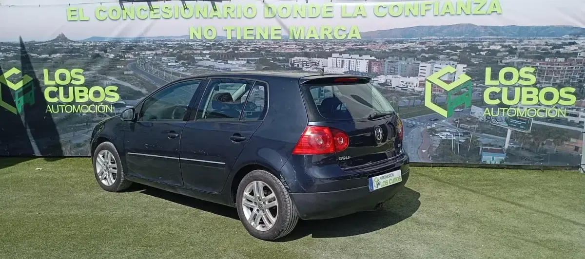 Usado VW Golf V Highline 105 CV (77 kW) 2008 Azul Familiar