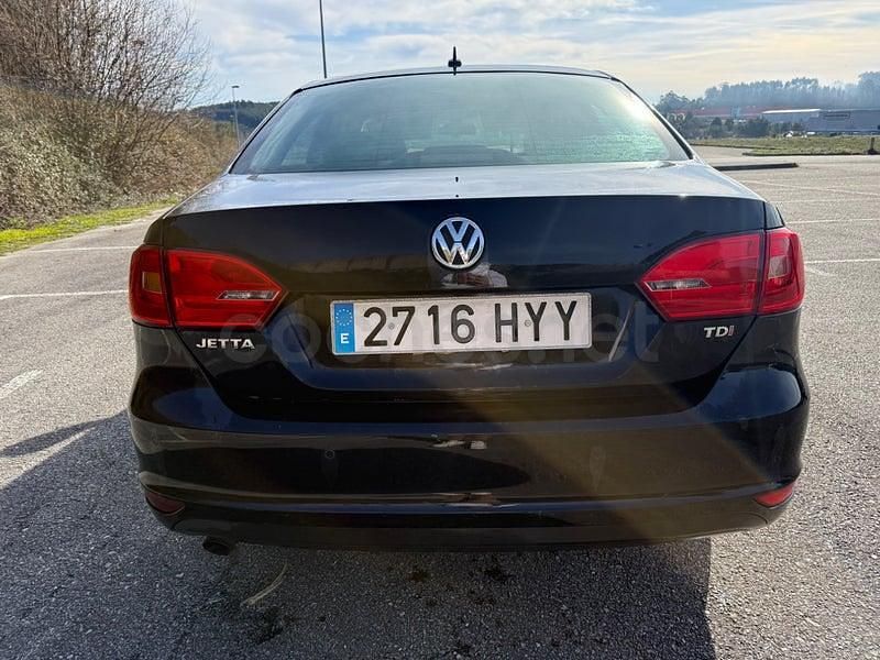 Usado VW Jetta Advance 105 CV (77 kW) 2014 Negro Berlina