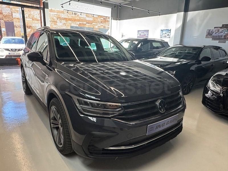 Usado VW Tiguan Life 150 CV (110 kW) 2023 Gris / plata SUV