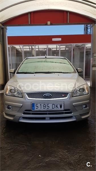 Gris / plata Usado 2005 Ford Focus Sport Berlina | 7999 € - Imagen 1/4