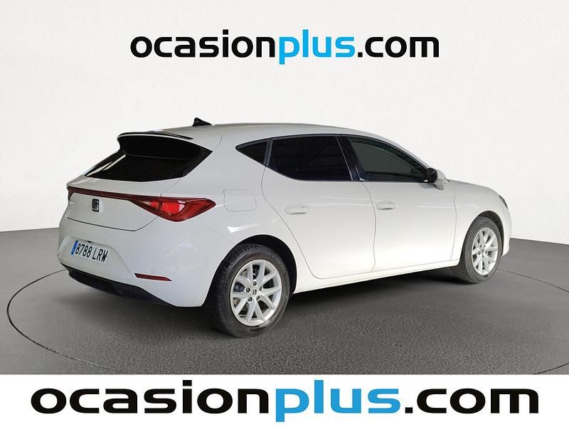 Usado Seat Leon Style 130 CV (95 kW) 2021 Blanco Berlina
