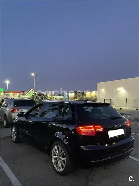 Usado Audi A3 Sportback Ambition 140 CV (102 kW) 2012 Negro Utilitario