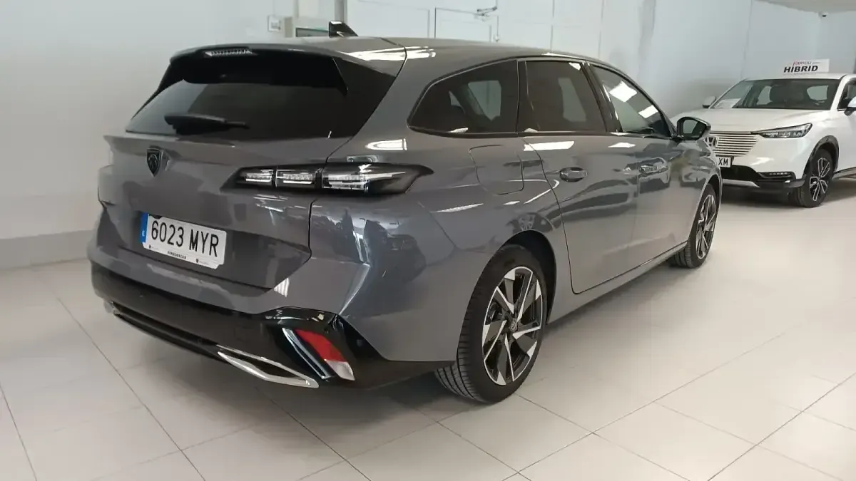 Usado Peugeot 308 SW Allure 136 CV (100 kW) 2025 Gris Familiar