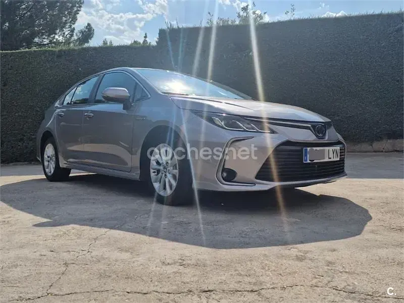 Usado Toyota Corolla Active 122 CV (89 kW) 2022 Gris / plata Berlina