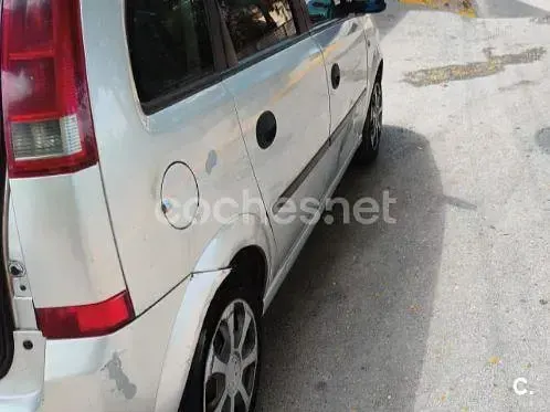 Usado Opel Meriva Enjoy 75 CV (55 kW) 2004 Gris / plata Monovolumen