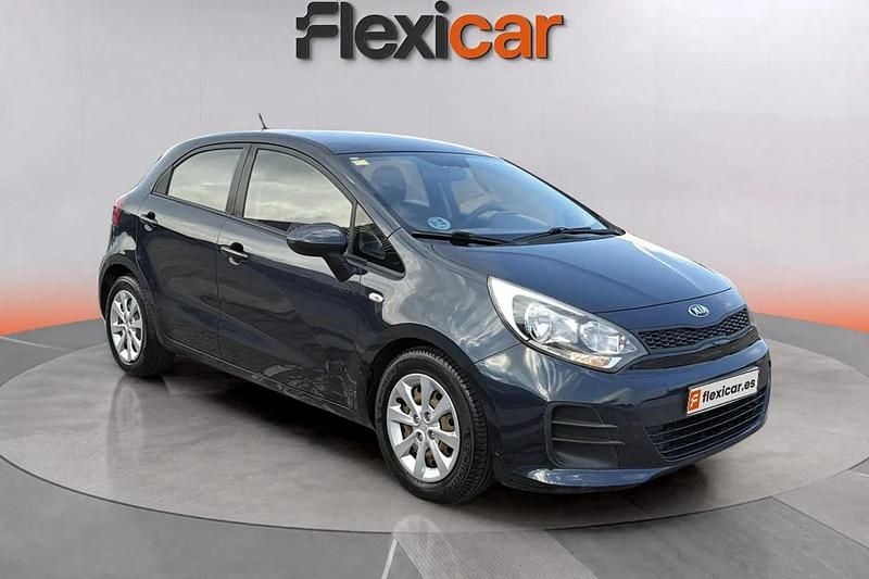 Azul Usado 2016 Kia Rio Berlina | 8990 € (Precio justo) - Imagen 1/4