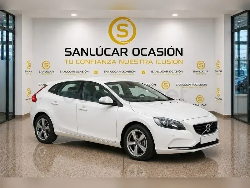 Usado Volvo V40 Kinetic 115 HP (84 kW) 2014 Branco Sedan