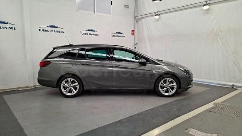 Usado Opel Astra Ultimate 145 CV (106 kW) 2020 Gris / plata Familiar