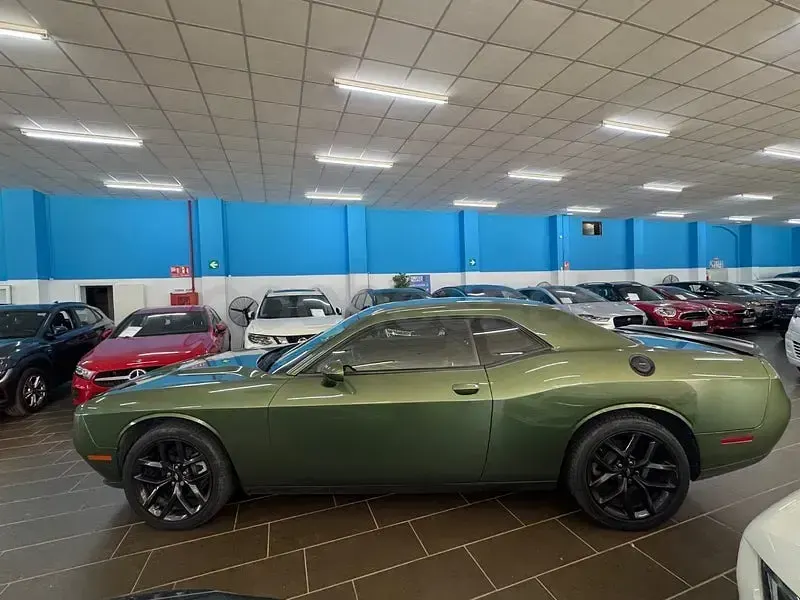 Usado Dodge Challenger SXT 303 CV (222 kW) 2023 Verde Coupe