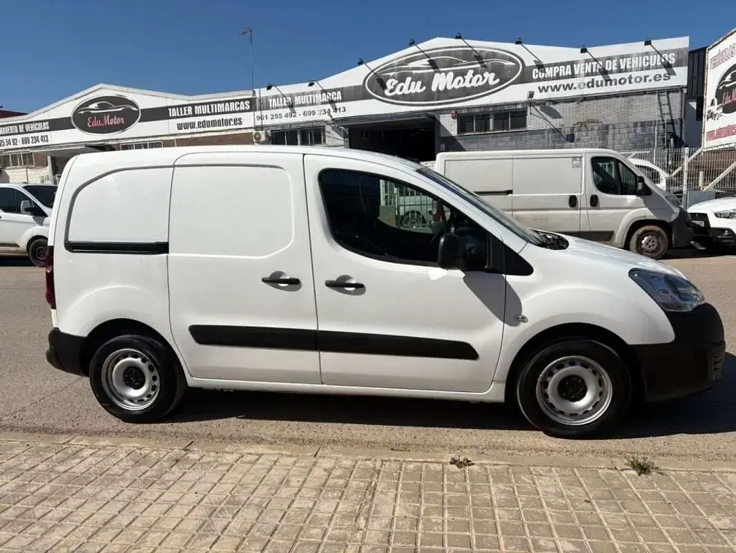 Usado Citroën Berlingo 75 CV (55 kW) 2018 Blanco Monovolumen
