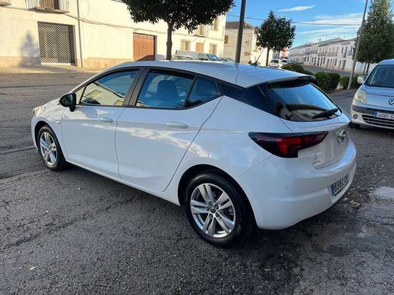 Usado Opel Astra Edition 105 CV (77 kW) 2021 Blanco Berlina