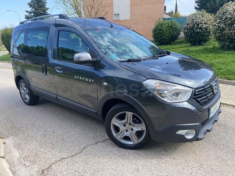 Usado Dacia Dokker Stepway 90 HP (66 kW) 2017 Cinzento Monovolume