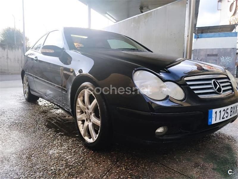 Usado Mercedes C200 163 CV (119 kW) 2002 Negro Berlina