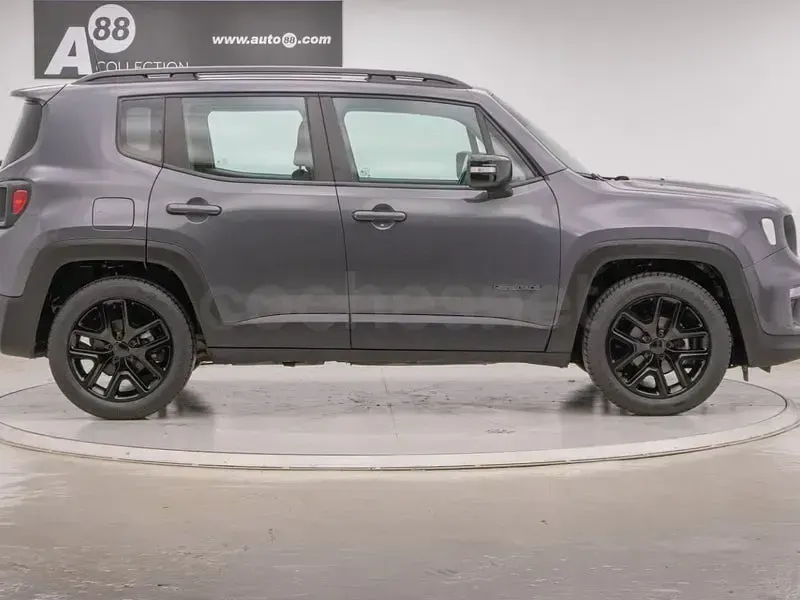 Usado Jeep Renegade Night Eagle 120 CV (88 kW) 2022 Gris / plata SUV