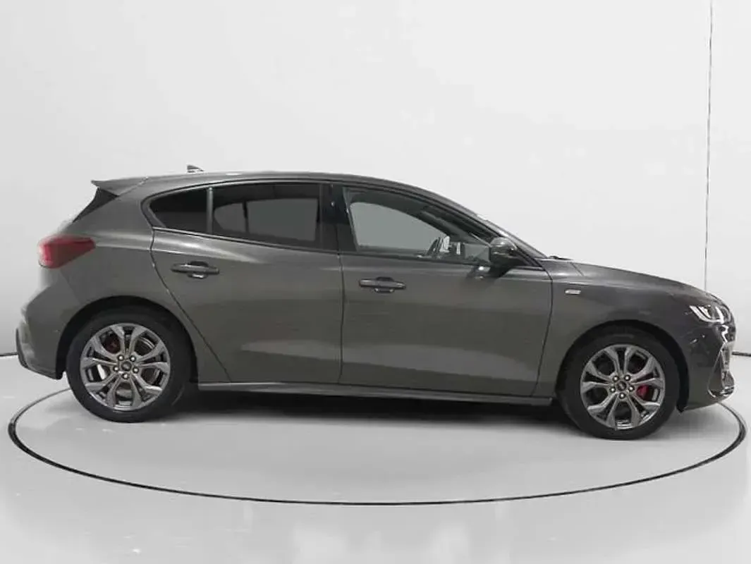 Usado Ford Focus ST-Line 125 CV (91 kW) 2022 Gris Familiar