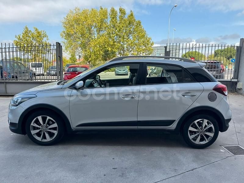 Usado Hyundai i20 Active 100 CV (73 kW) 2016 Gris / plata Berlina