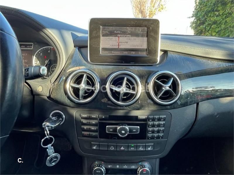 Usado Mercedes B200 140 CV (102 kW) 2012 Blanco Monovolumen