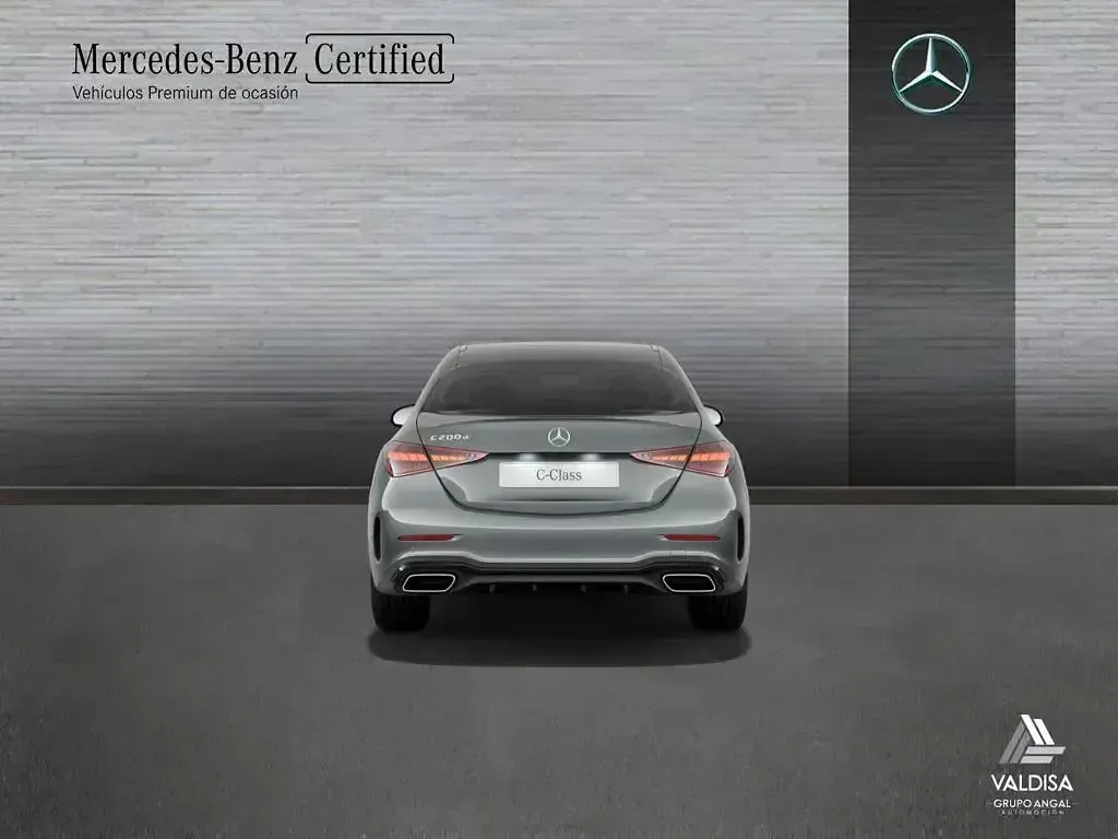 Usado Mercedes C200 AMG line 163 CV (119 kW) 2024 Gris / plateado Berlina