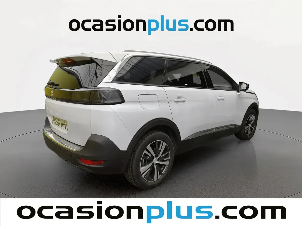 Usado Peugeot 5008 Allure 136 CV (100 kW) 2024 Blanco SUV