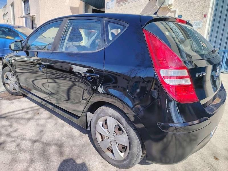 Usado Hyundai i30 Classic 90 CV (66 kW) 2012 Negro Utilitario