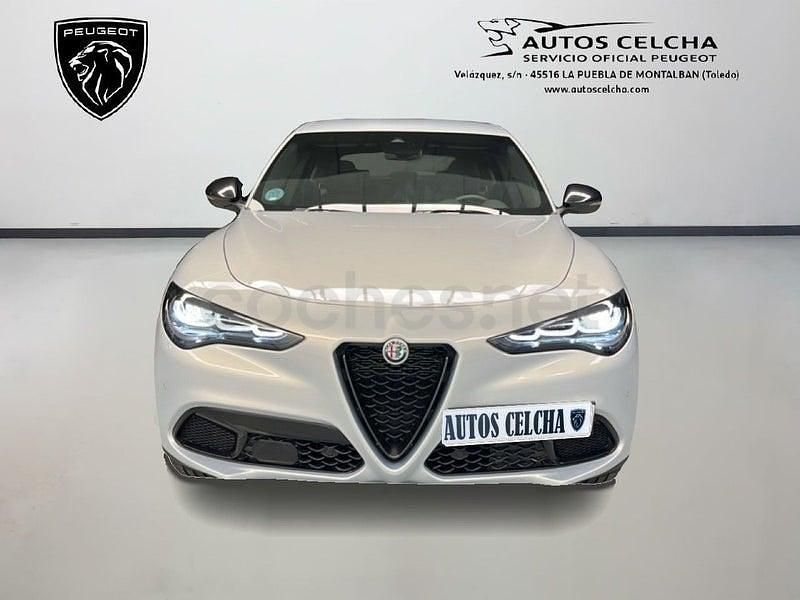Usado Alfa Romeo Stelvio Sprint 160 CV (117 kW) 2024 Gris / plata SUV