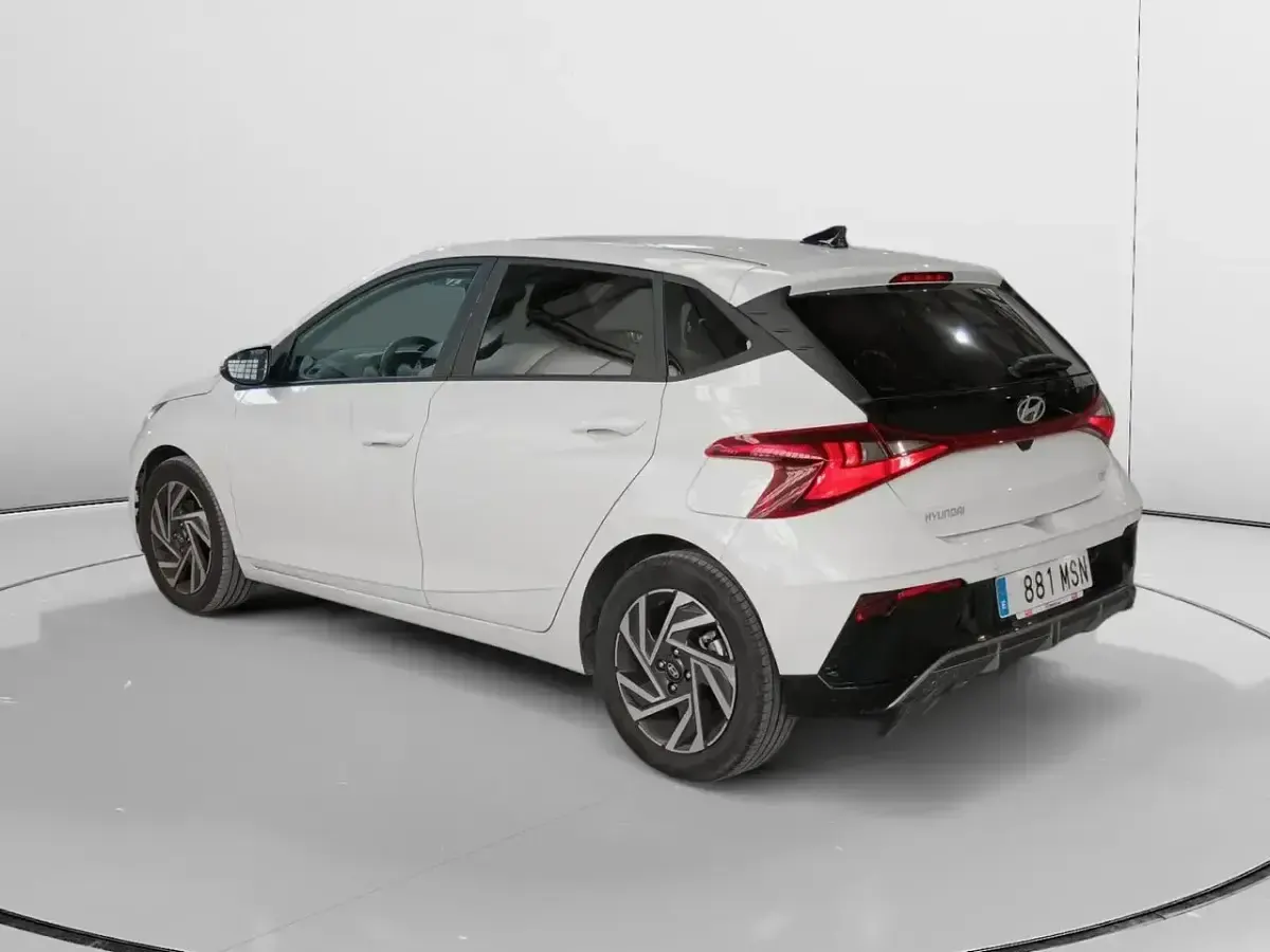 Käytetty Hyundai i20 101 HP (74 kW) 2024 Valkoinen Viistoperä