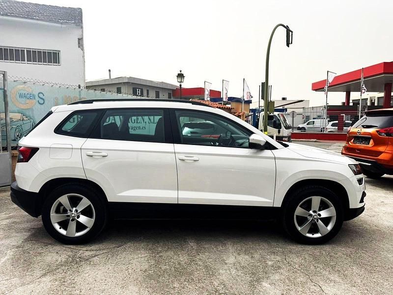 Usado Skoda Karoq Ambition 150 CV (110 kW) 2021 Blanco SUV