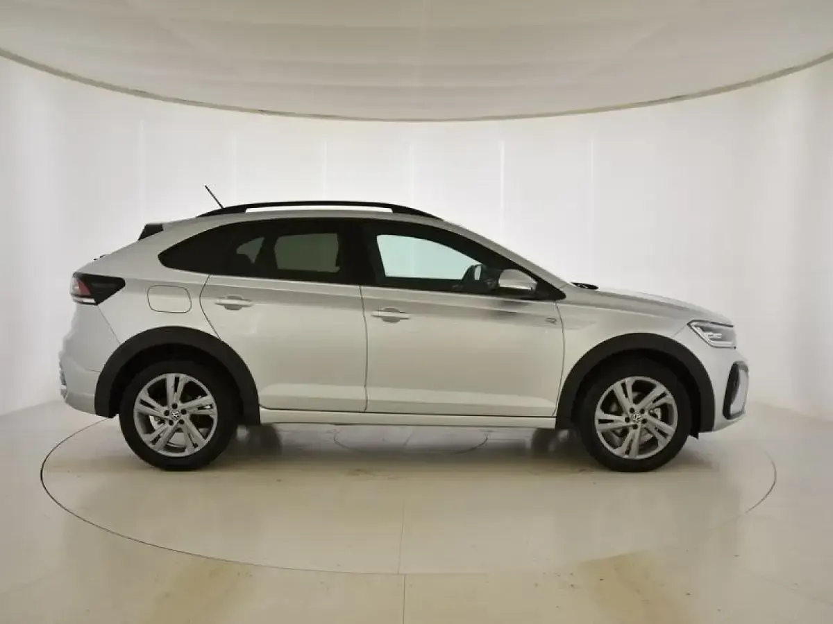 Usado VW Taigo R-line 115 CV (84 kW) 2024 Gris/plata SUV