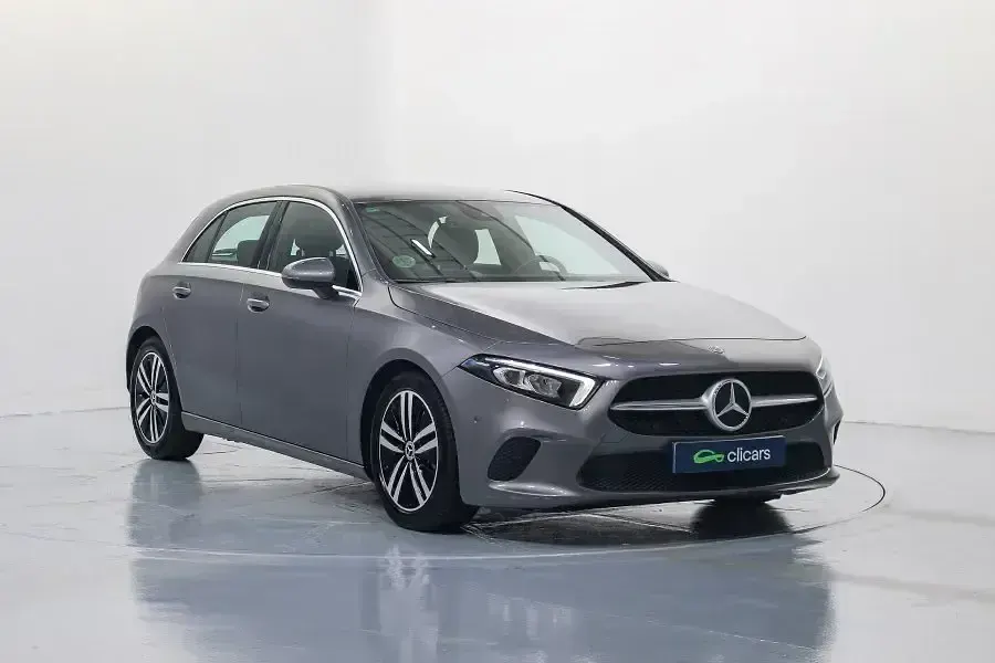 Usado Mercedes A180 116 HP (85 kW) 2022 Cinzento Sedan