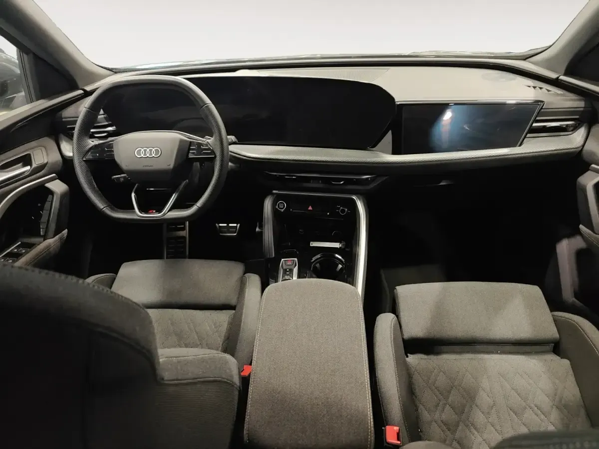 Usado Audi Q5 S-Line 204 CV (150 kW) 2025 Gris/plata SUV