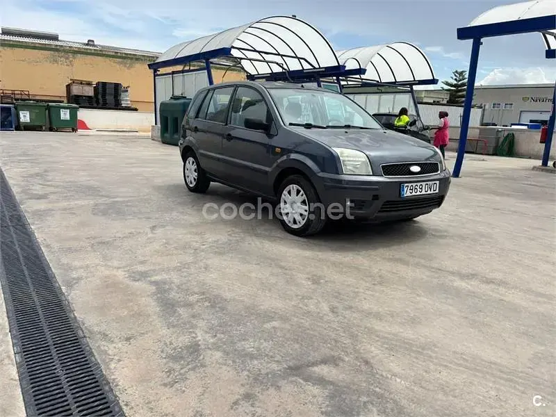 Usado Ford Fusion Ambiente 68 CV (50 kW) 2006 Negro Utilitario