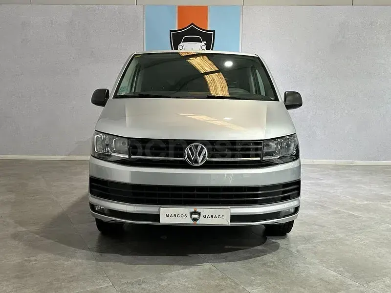 Usado VW Caravelle Trendline 114 CV (83 kW) 2017 Gris / plata Van