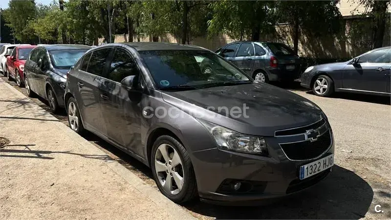 Usado Chevrolet Cruze LTZ 141 CV (103 kW) 2012 Gris / plata Berlina