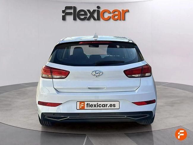 Usado Hyundai i30 116 CV (85 kW) 2021 Blanco Utilitario