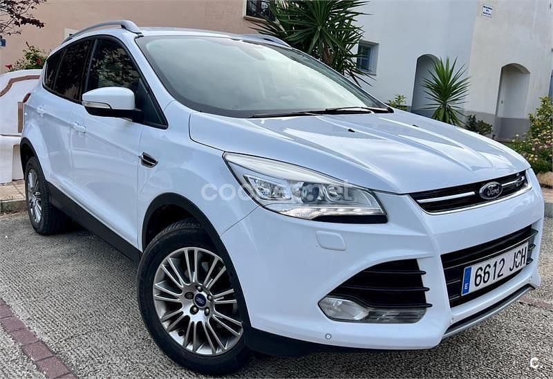 Blanco Usado 2015 Ford Kuga Titanium SUV | 11.000 € (Buen precio) - Imagen 1/4