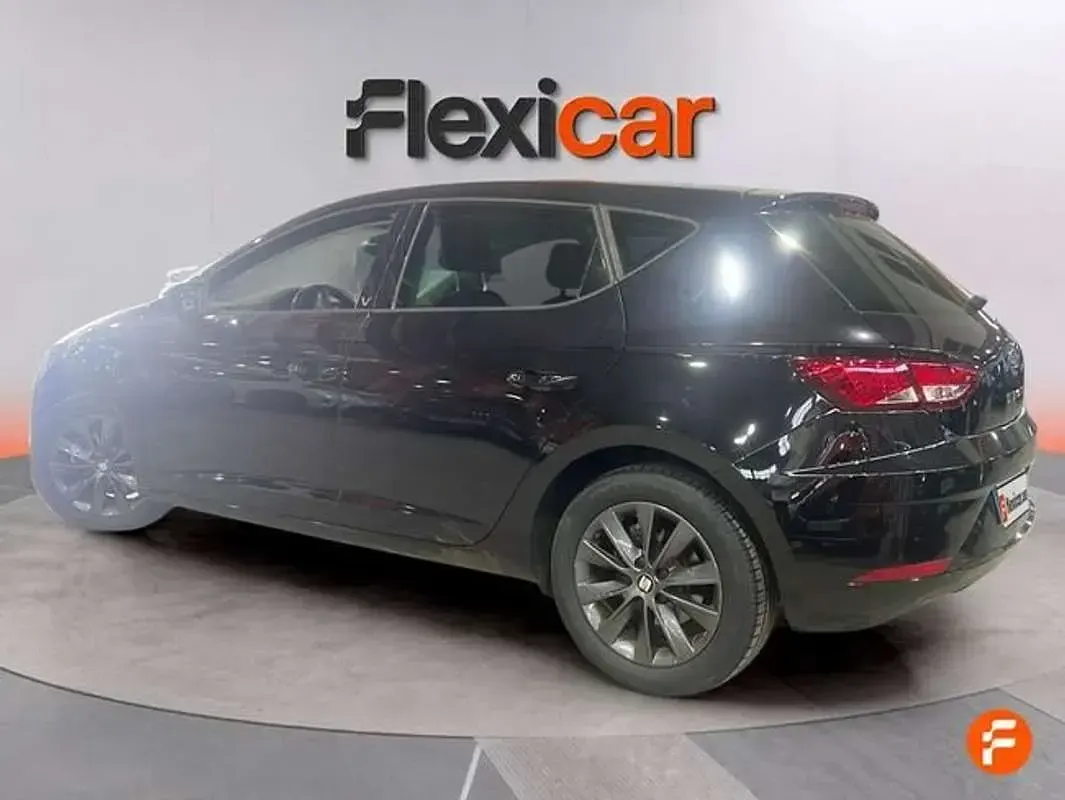 Usado Seat Leon ST Style 131 CV (96 kW) 2020 Negro Familiar