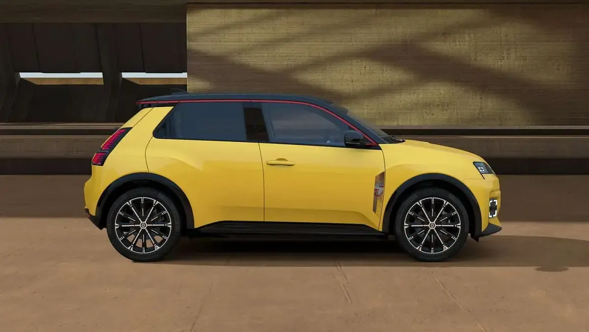 Begagnad Renault Megane E-Tech Techno 110 kW (150 HK) 2025 Gul Halvkombi