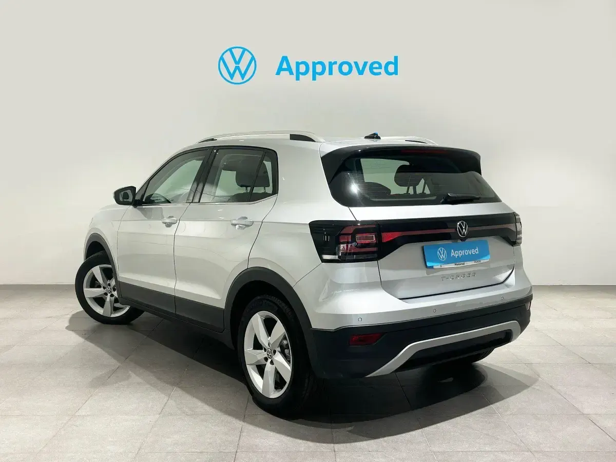Usado VW T-Cross Sportline 110 CV (80 kW) 2022 Gris plata SUV