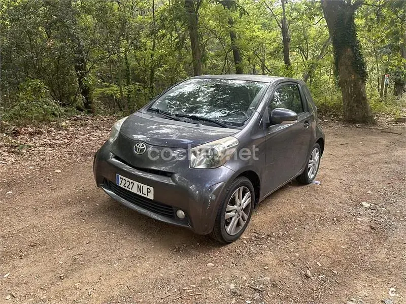 Usado Toyota iQ 99 CV (72 kW) 2009 Gris / plata Utilitario