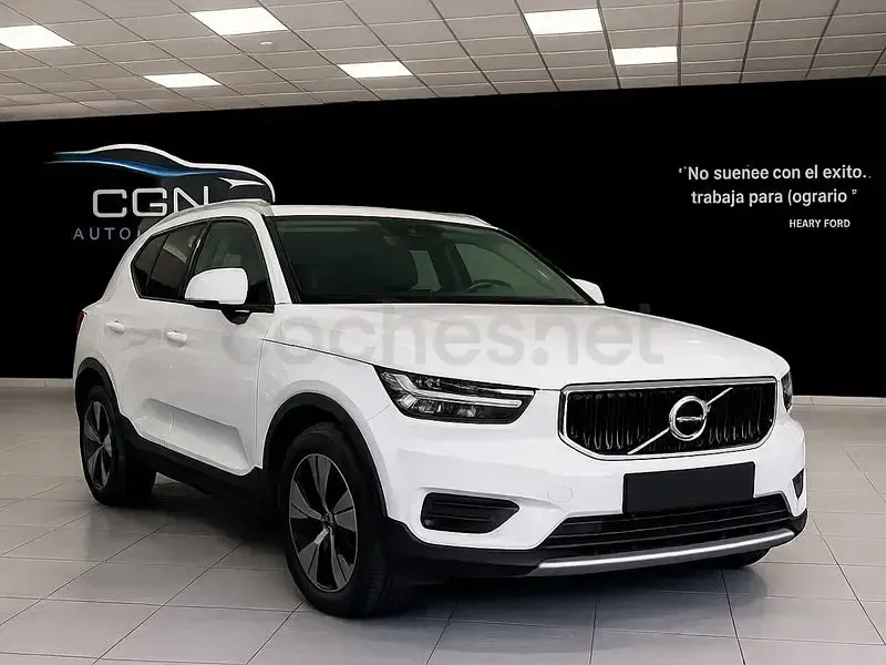 Usado Volvo XC40 Momentum 163 CV (119 kW) 2021 Blanco SUV