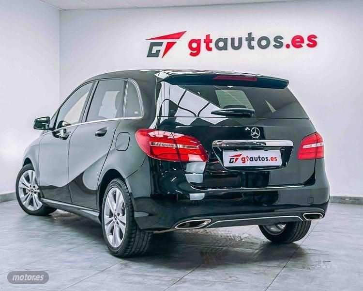 Usado Mercedes B180 Urban 110 CV (80 kW) 2017 Negro Monovolumen