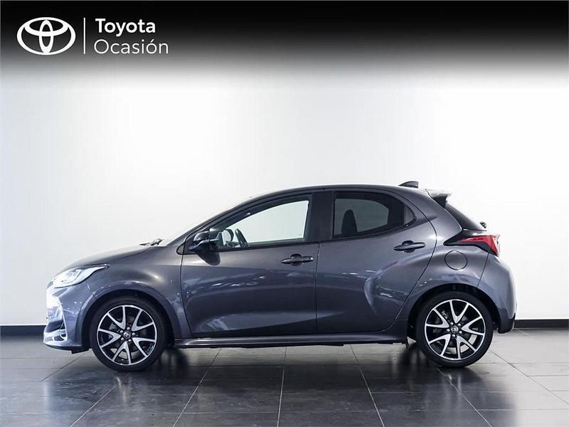 Usado Toyota Yaris Hybrid Style 116 CV (85 kW) 2022 Gris Berlina