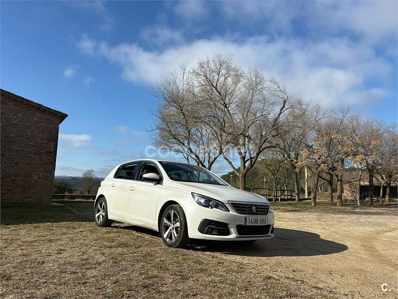 Usado Peugeot 308 Allure 130 CV (95 kW) 2018 Blanco Berlina